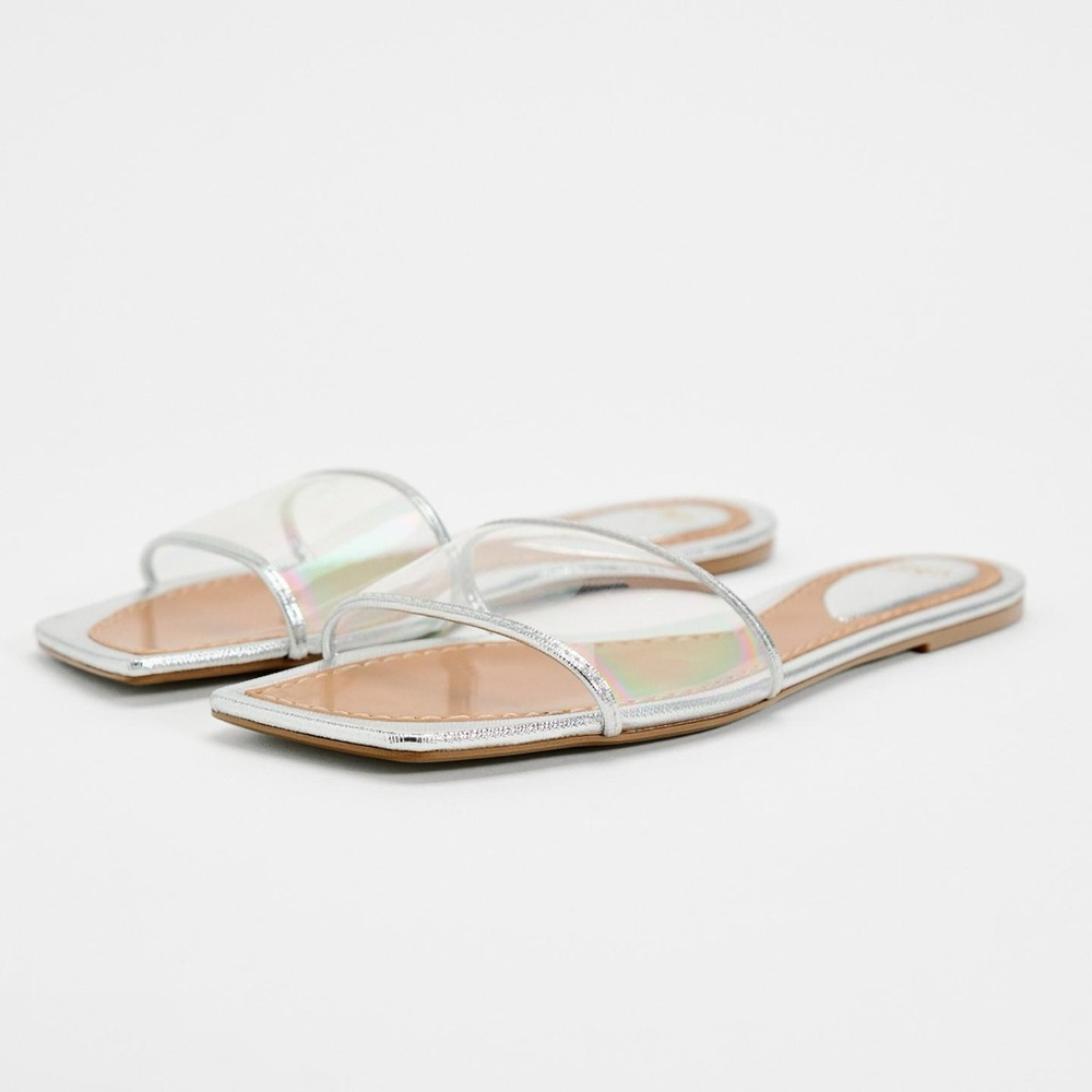 ✨SALE✨ ZARA VINYL SLIDE SANDALS
✨SALE✨